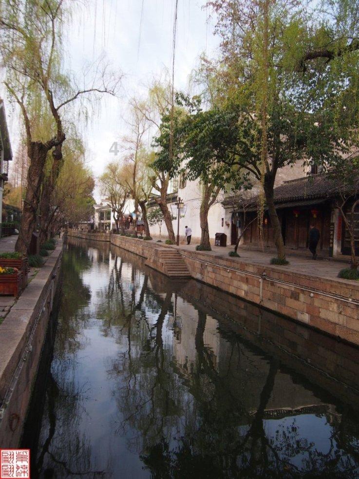 笑脸球的冒险之旅